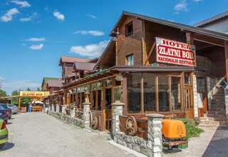 Отель Hotel Zlatni bor Жабляк-0