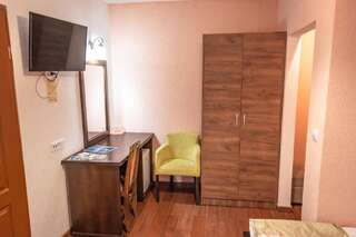 Отель Hotel Zlatni bor Жабляк Двухместный номер Делюкс с 2 отдельными кроватями-2